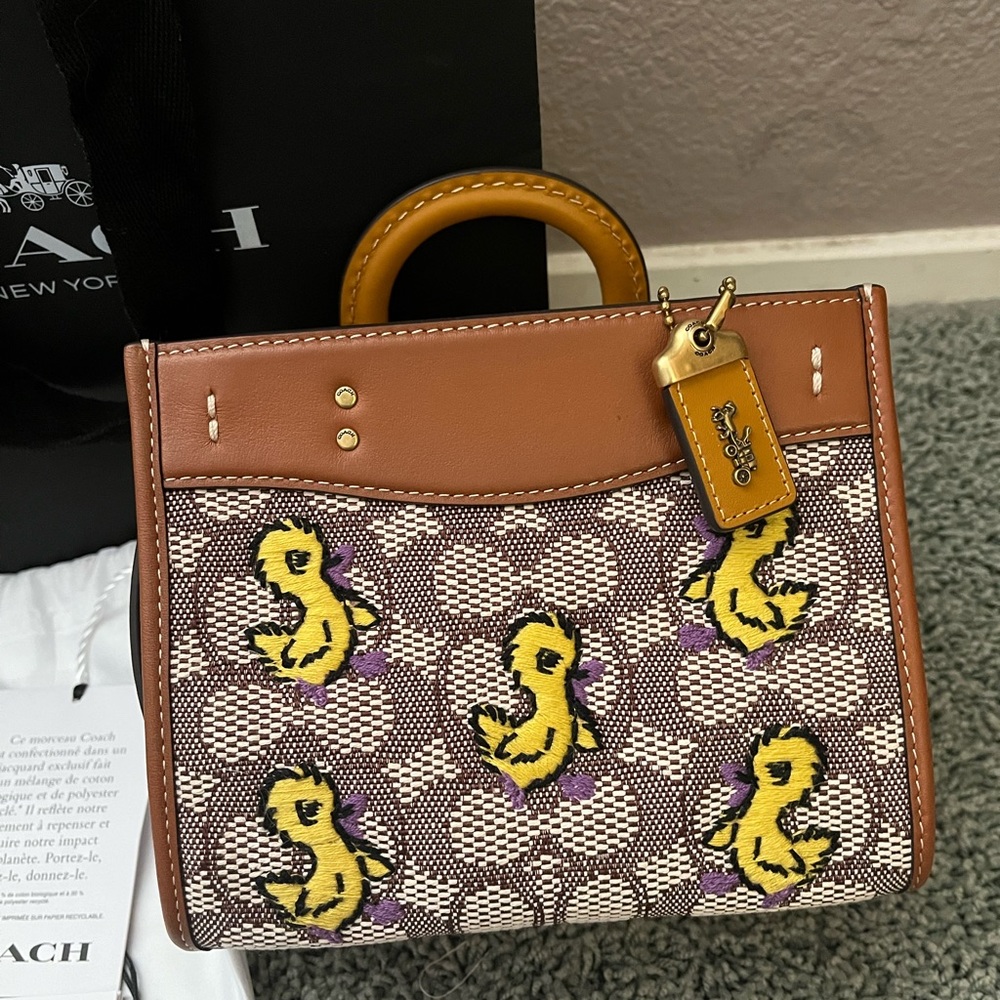 COACH petit rouge duck motif bag